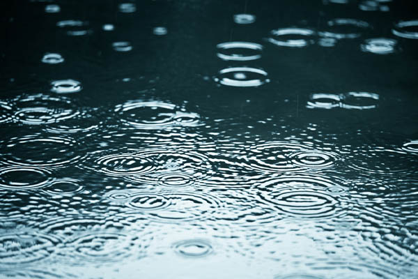 image of heavy rain depicting plumbing problems when it rains