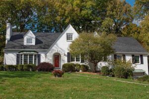 image of an older home depicting plumbing problems with older homes