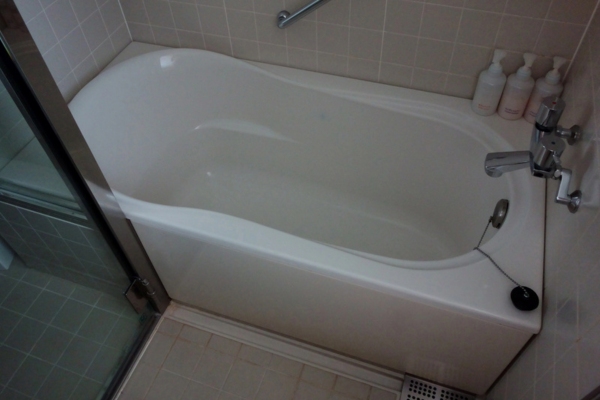 image of a bathroom tub