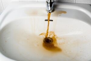 brown water coming out of tap